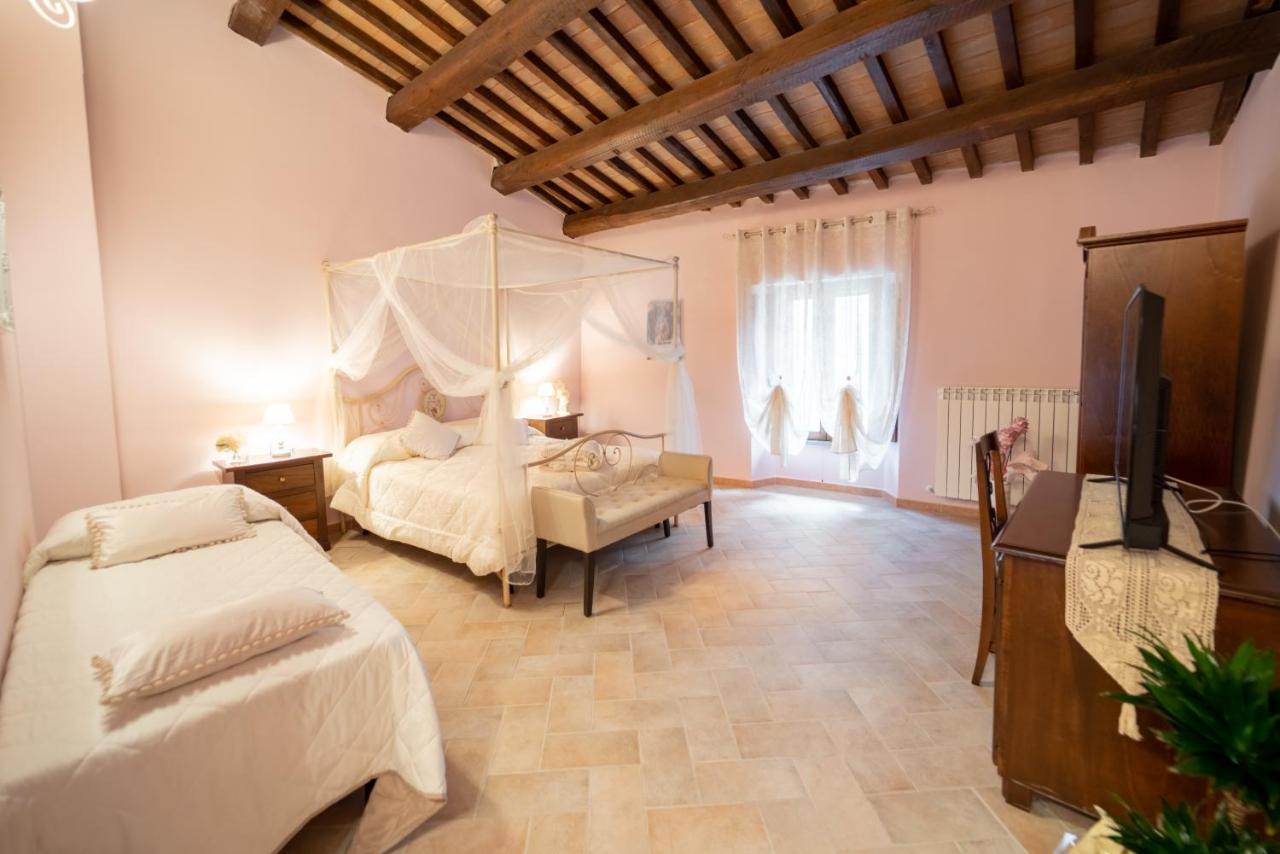 Albergo La Loggia Di San Martino Gualdo Tadino Exterior foto