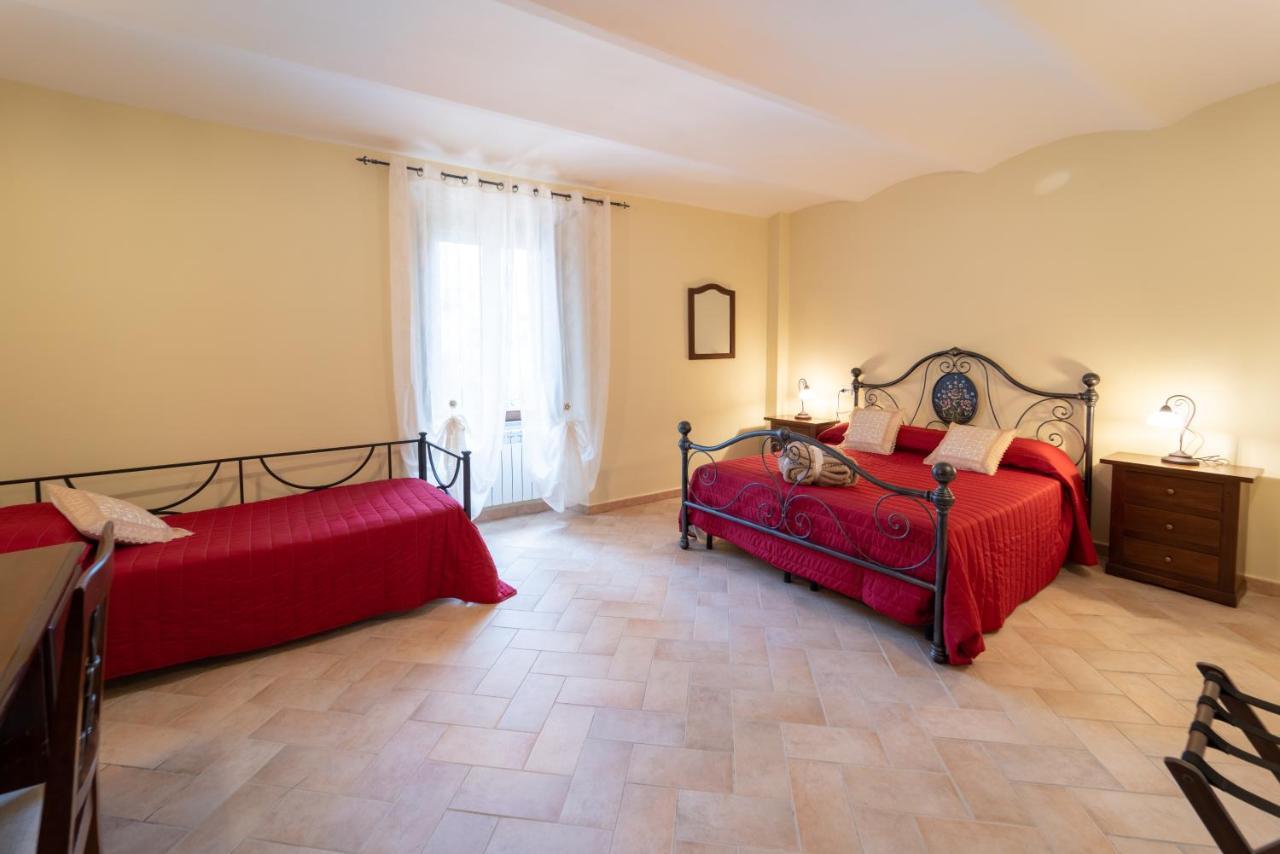 Albergo La Loggia Di San Martino Gualdo Tadino Exterior foto