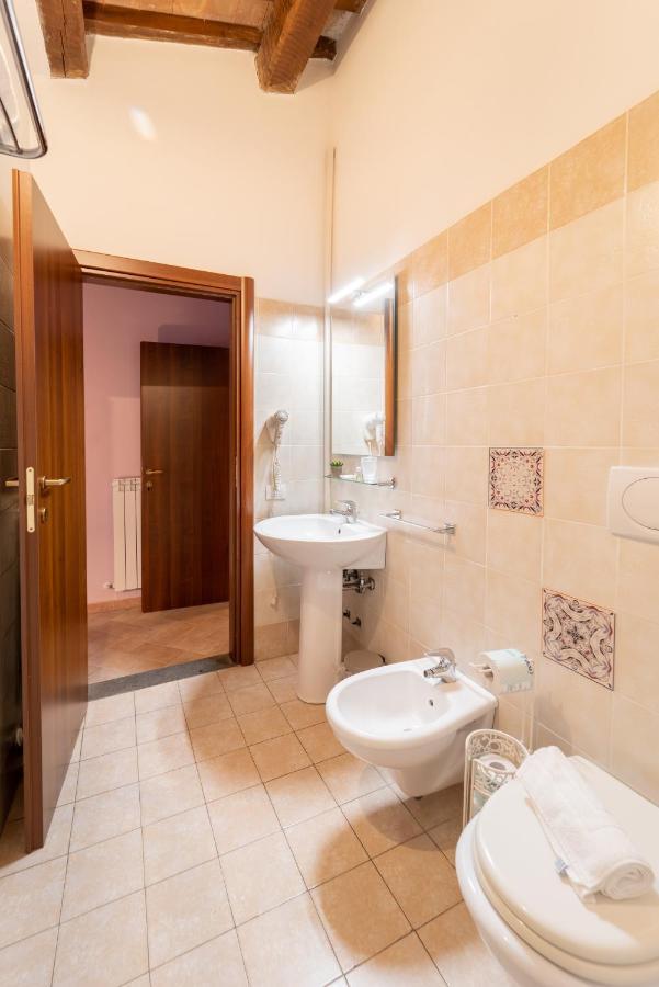 Albergo La Loggia Di San Martino Gualdo Tadino Exterior foto