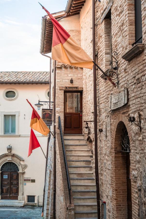 Albergo La Loggia Di San Martino Gualdo Tadino Exterior foto