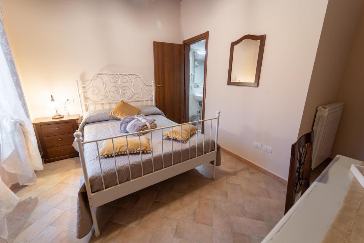 Albergo La Loggia Di San Martino Gualdo Tadino Exterior foto
