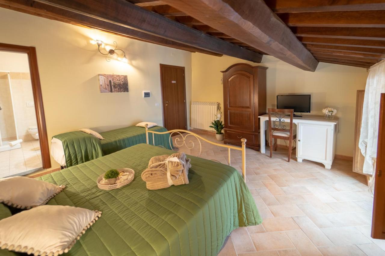 Albergo La Loggia Di San Martino Gualdo Tadino Exterior foto